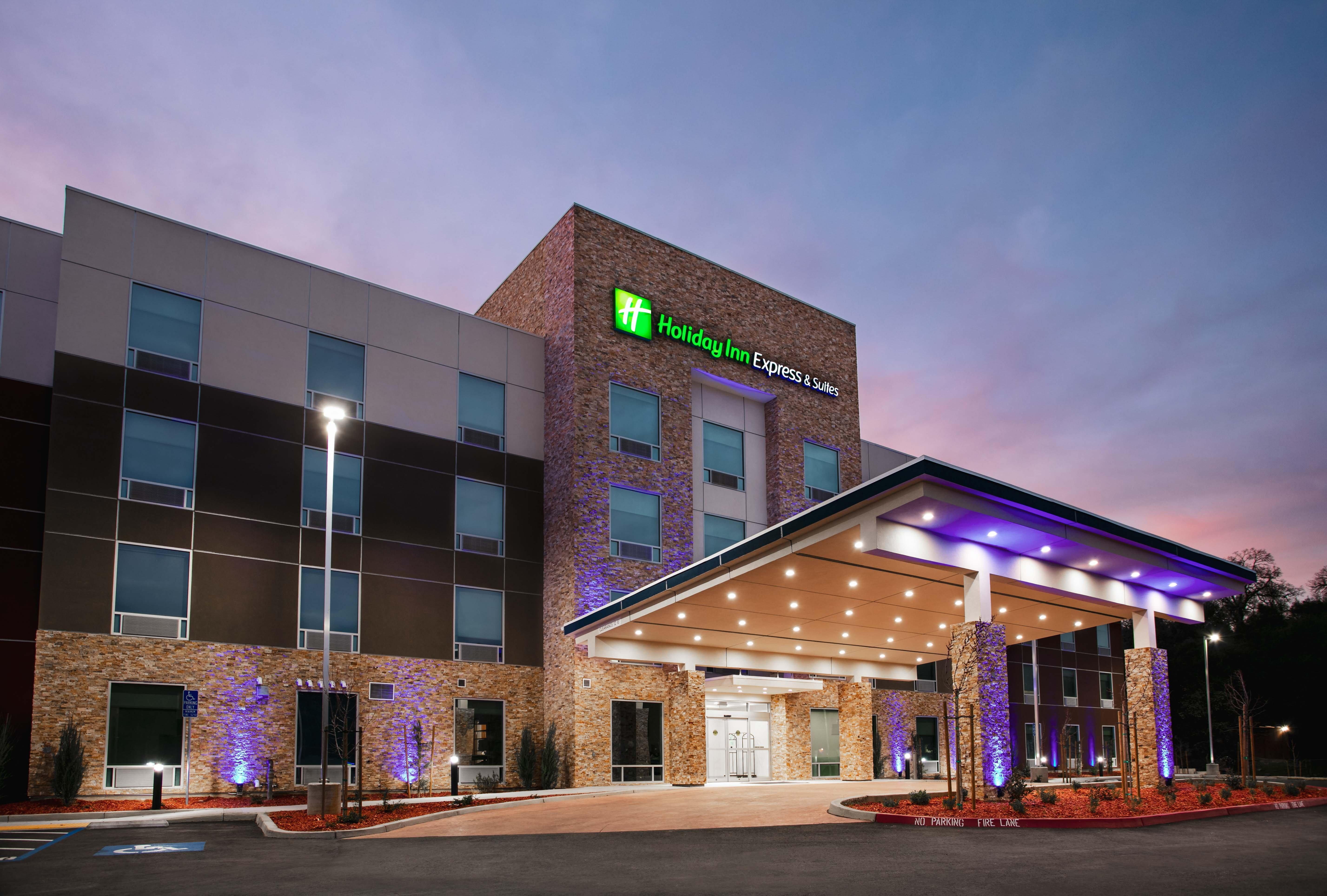 Holiday Inn Express & Suites Oakhurst-Yosemite Park Area By Ihg Esterno foto
